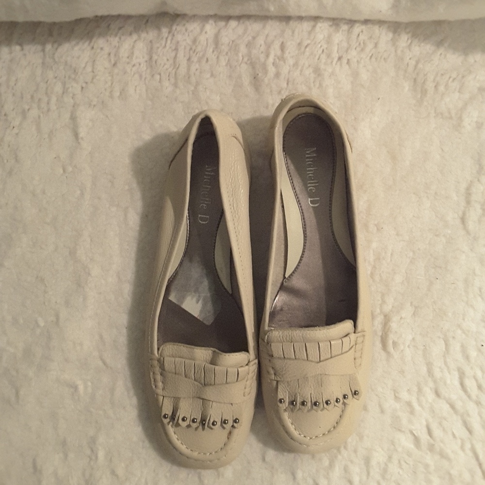 Michelle D Women's Leather Ivory Tassel Flats